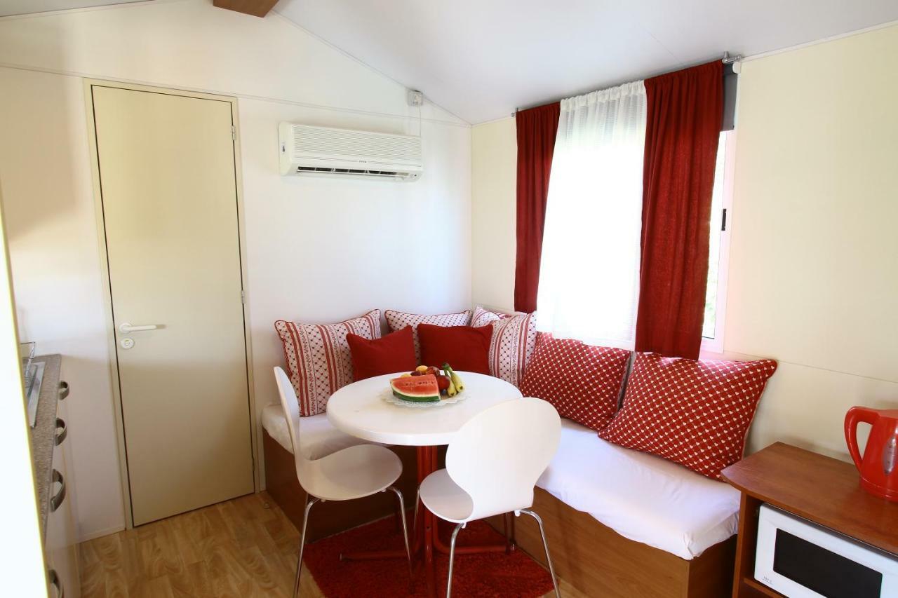 Apartments Pipi Pakoštane Eksteriør bilde